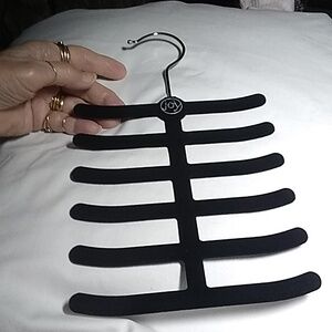 12-tie flocked hanger